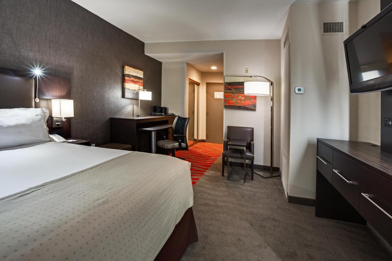Holiday Inn Express & Suites Naples Downtown - 5Th Avenue By Ihg Dış mekan fotoğraf