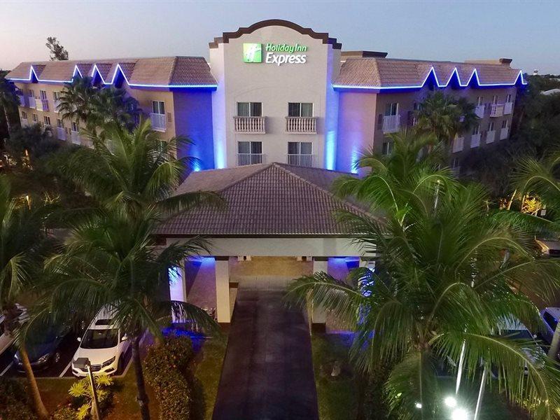 Holiday Inn Express & Suites Naples Downtown - 5Th Avenue By Ihg Dış mekan fotoğraf