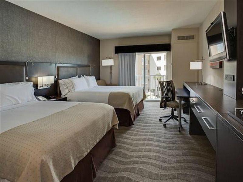 Holiday Inn Express & Suites Naples Downtown - 5Th Avenue By Ihg Dış mekan fotoğraf