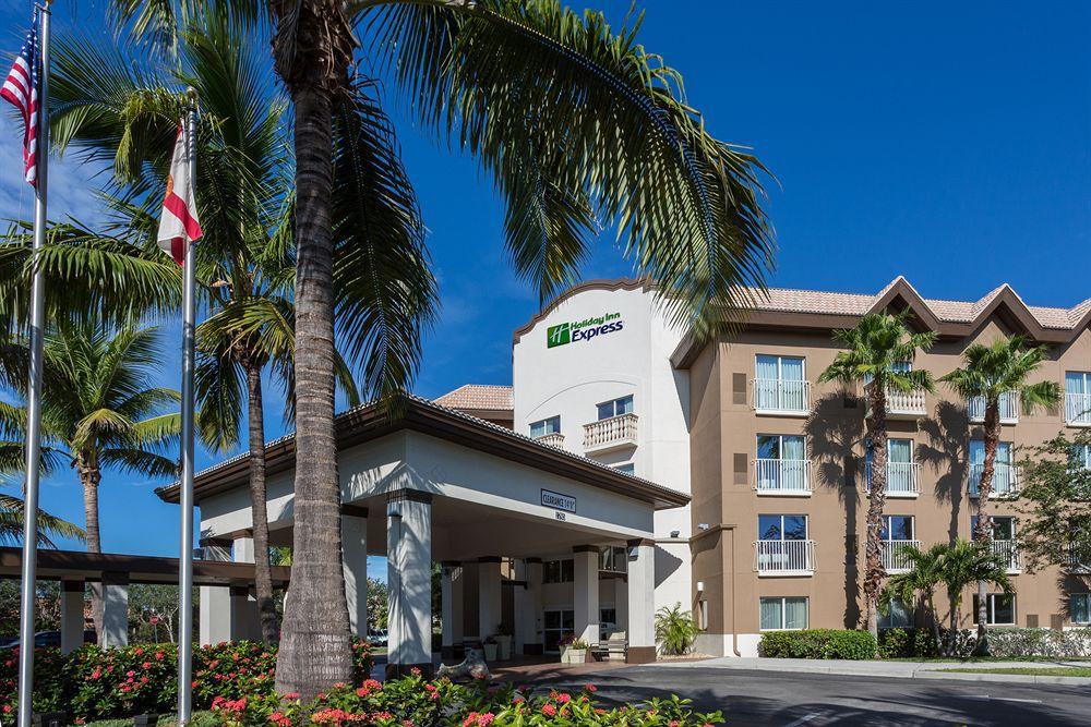 Holiday Inn Express & Suites Naples Downtown - 5Th Avenue By Ihg Dış mekan fotoğraf