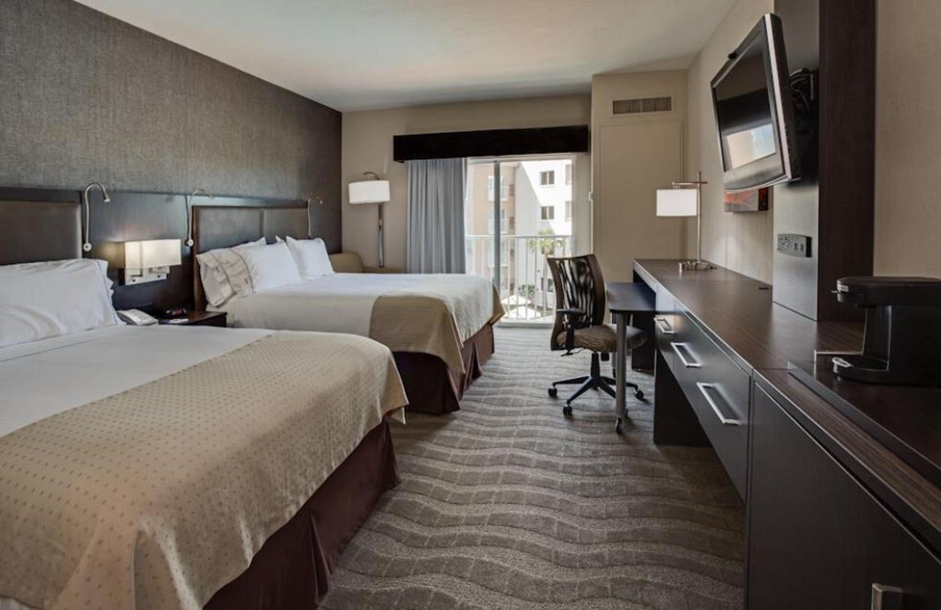 Holiday Inn Express & Suites Naples Downtown - 5Th Avenue By Ihg Dış mekan fotoğraf