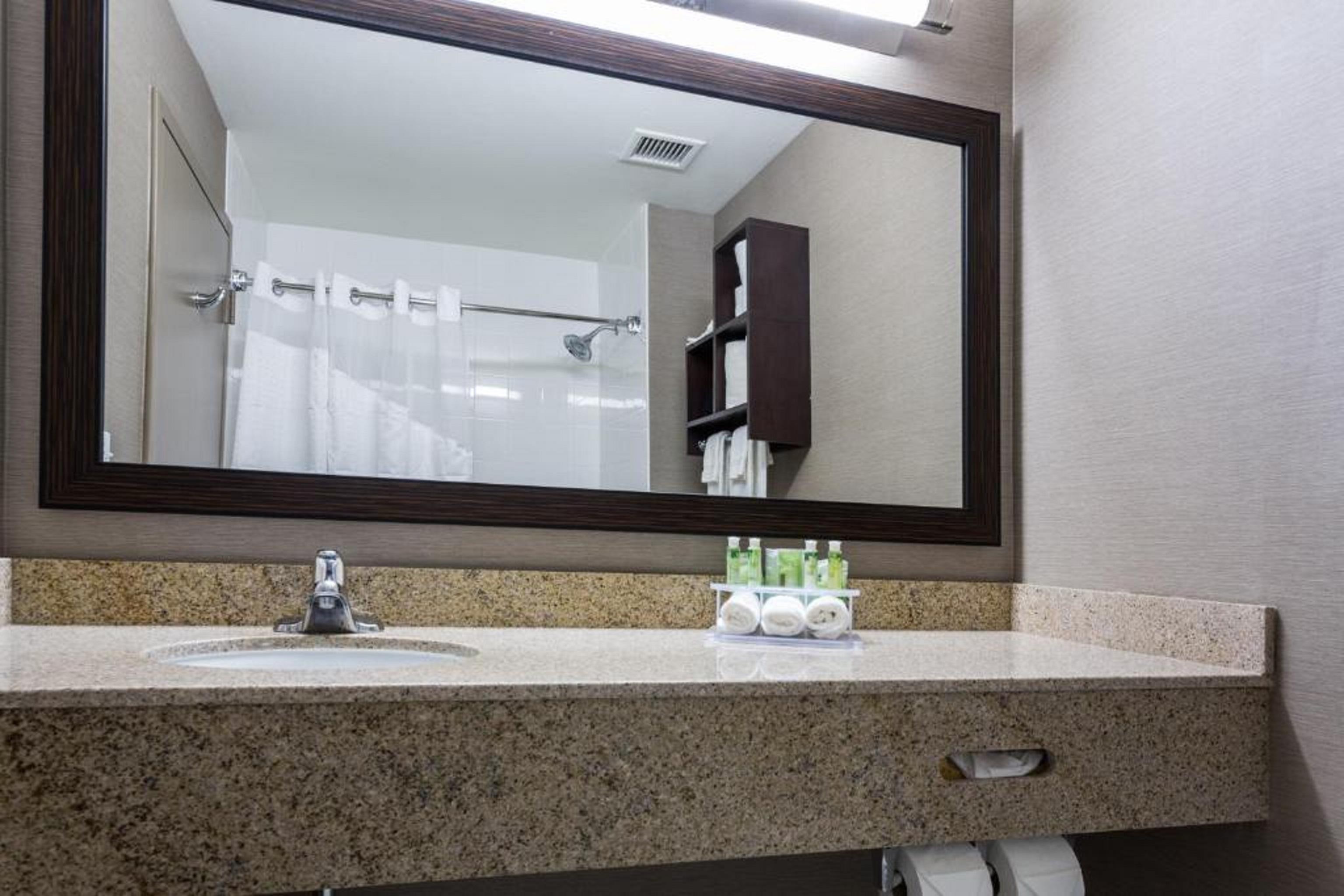 Holiday Inn Express & Suites Naples Downtown - 5Th Avenue By Ihg Dış mekan fotoğraf