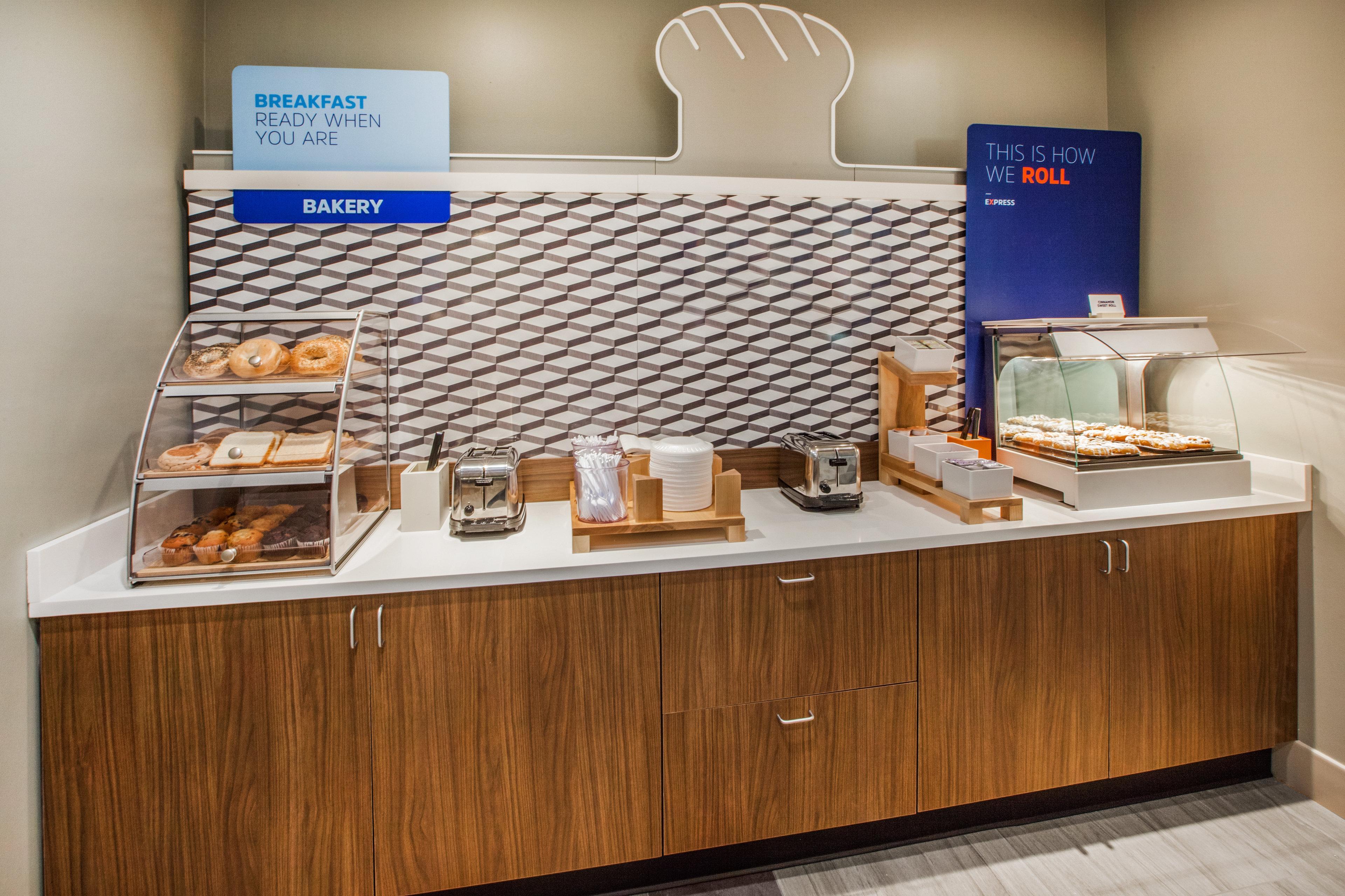 Holiday Inn Express & Suites Naples Downtown - 5Th Avenue By Ihg Dış mekan fotoğraf