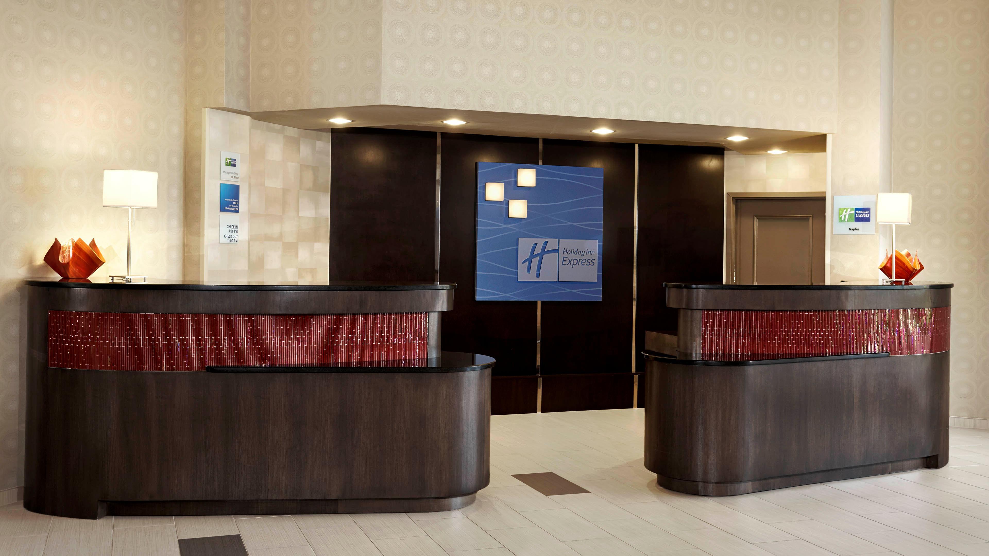 Holiday Inn Express & Suites Naples Downtown - 5Th Avenue By Ihg Dış mekan fotoğraf