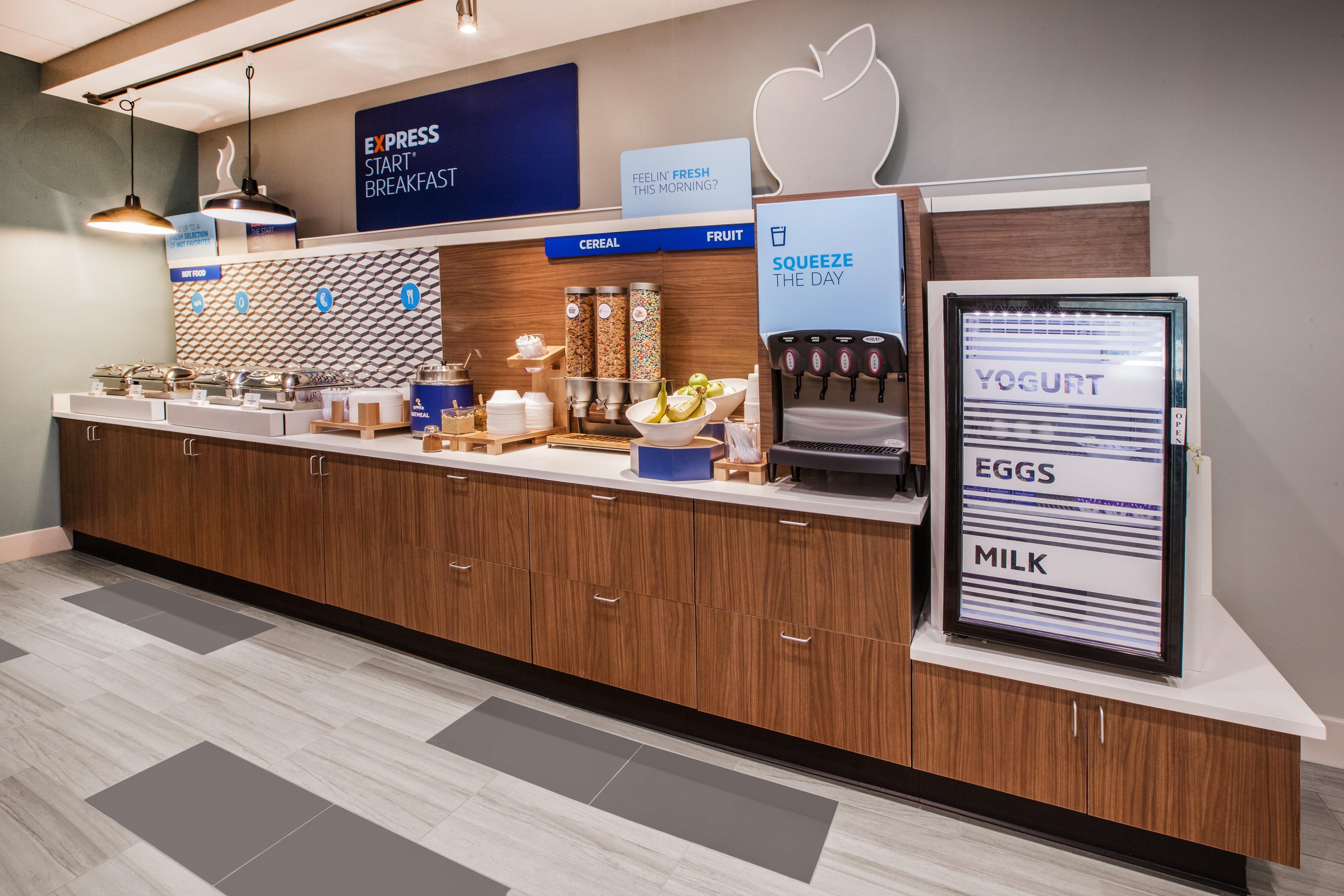 Holiday Inn Express & Suites Naples Downtown - 5Th Avenue By Ihg Dış mekan fotoğraf