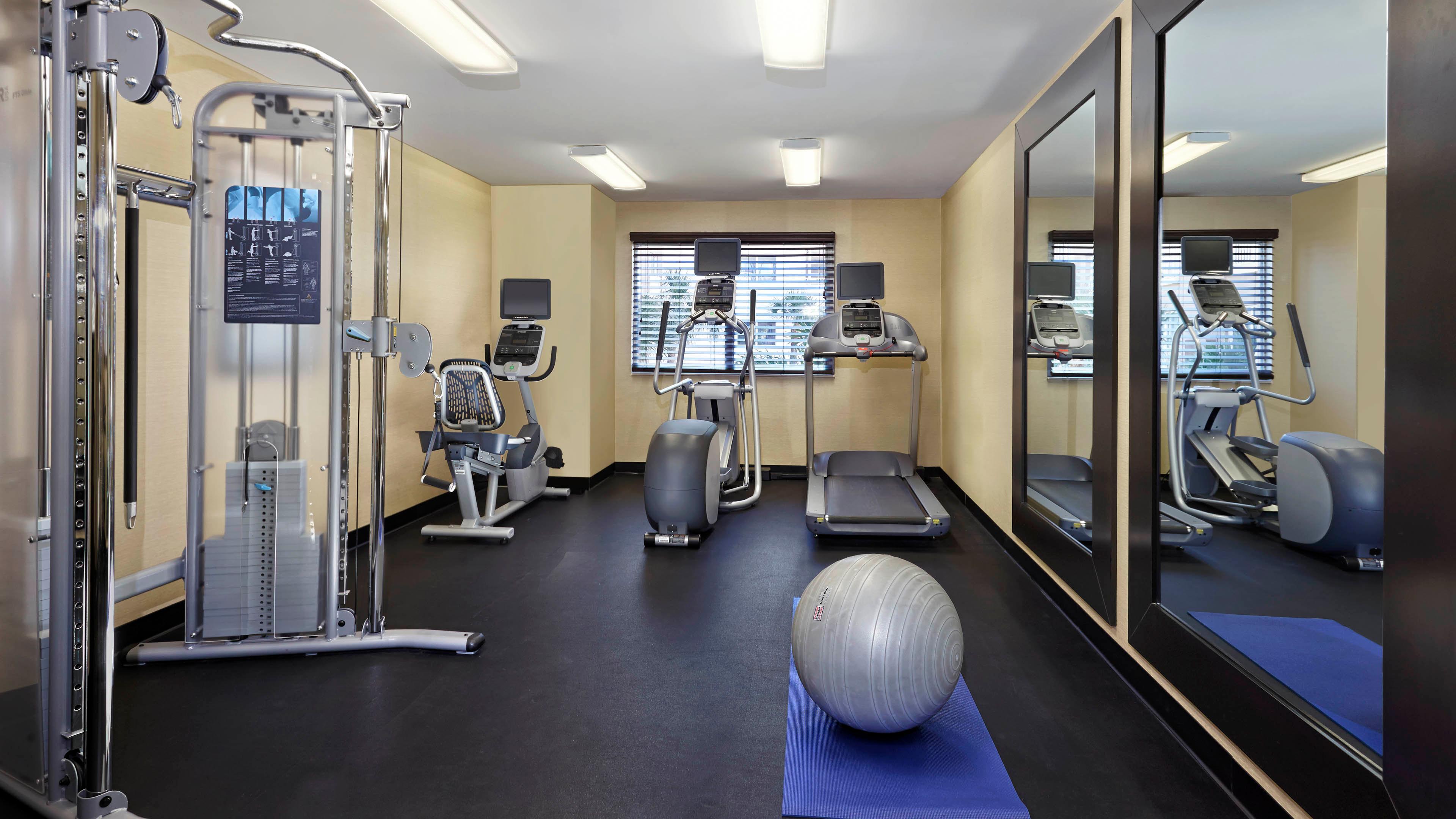 Holiday Inn Express & Suites Naples Downtown - 5Th Avenue By Ihg Dış mekan fotoğraf
