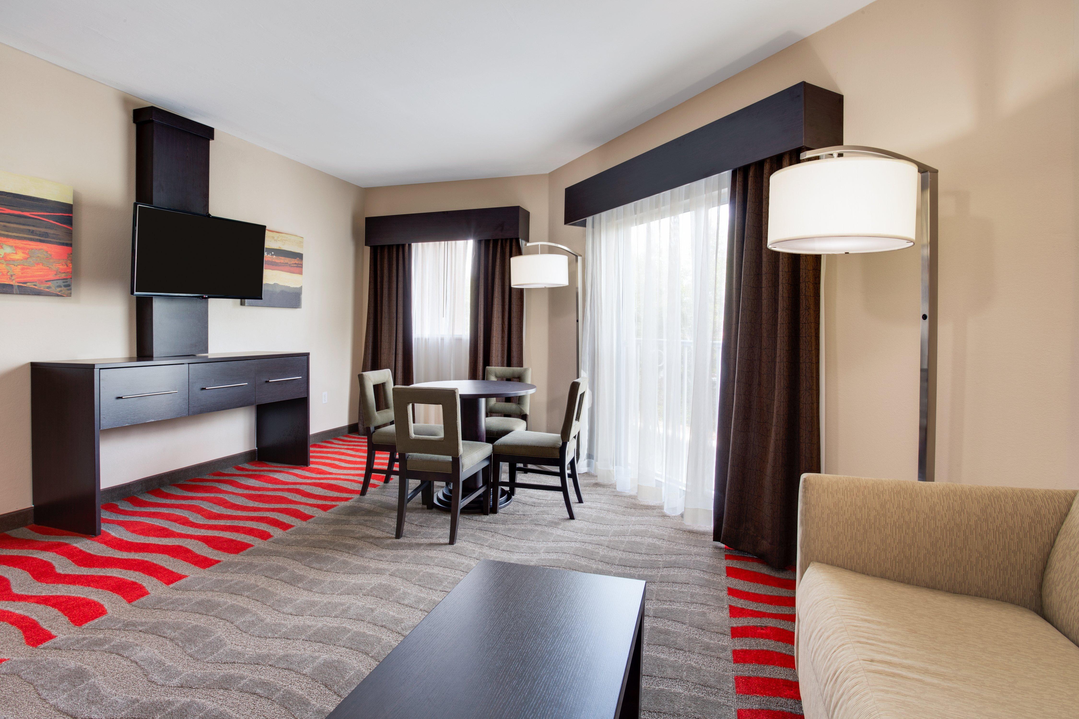 Holiday Inn Express & Suites Naples Downtown - 5Th Avenue By Ihg Dış mekan fotoğraf