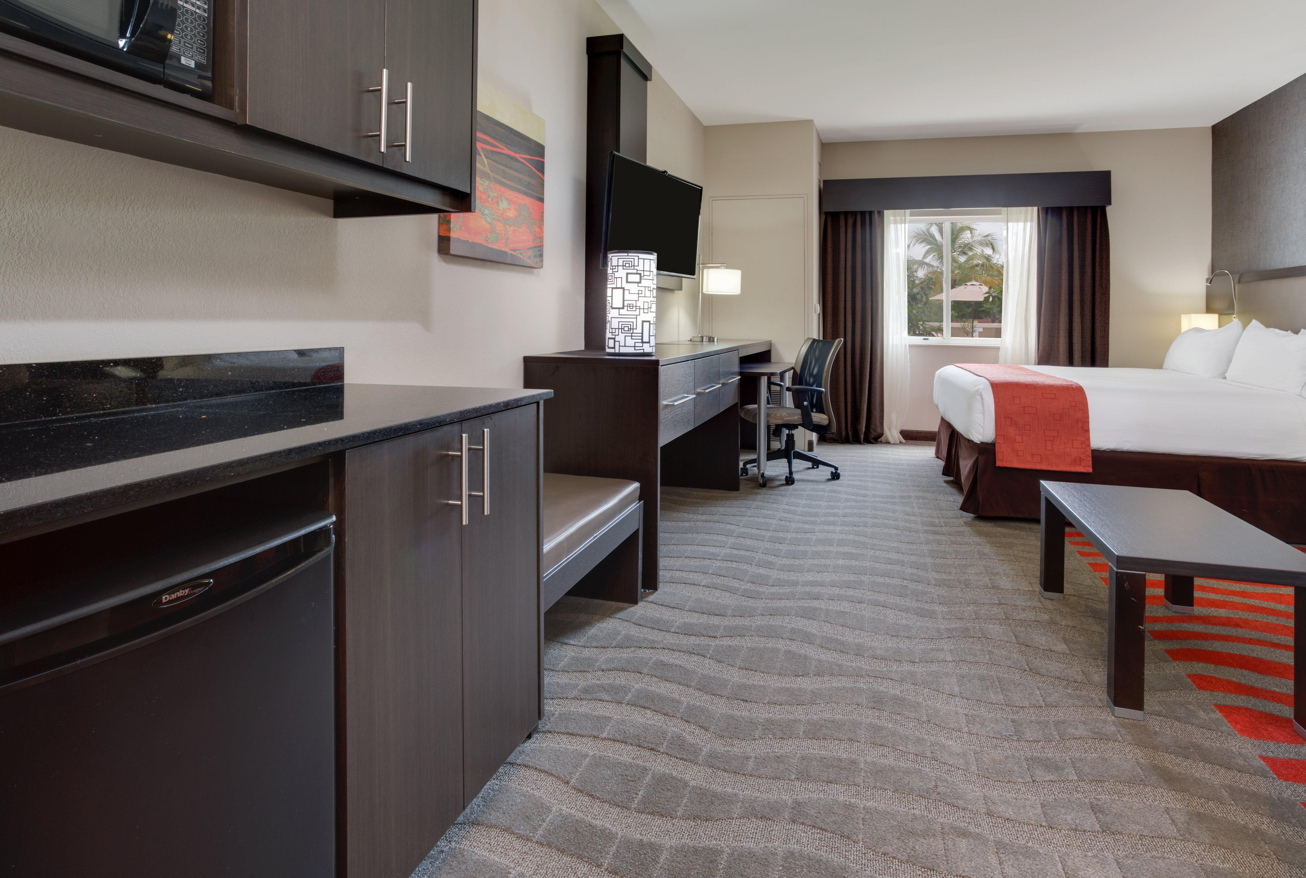 Holiday Inn Express & Suites Naples Downtown - 5Th Avenue By Ihg Dış mekan fotoğraf