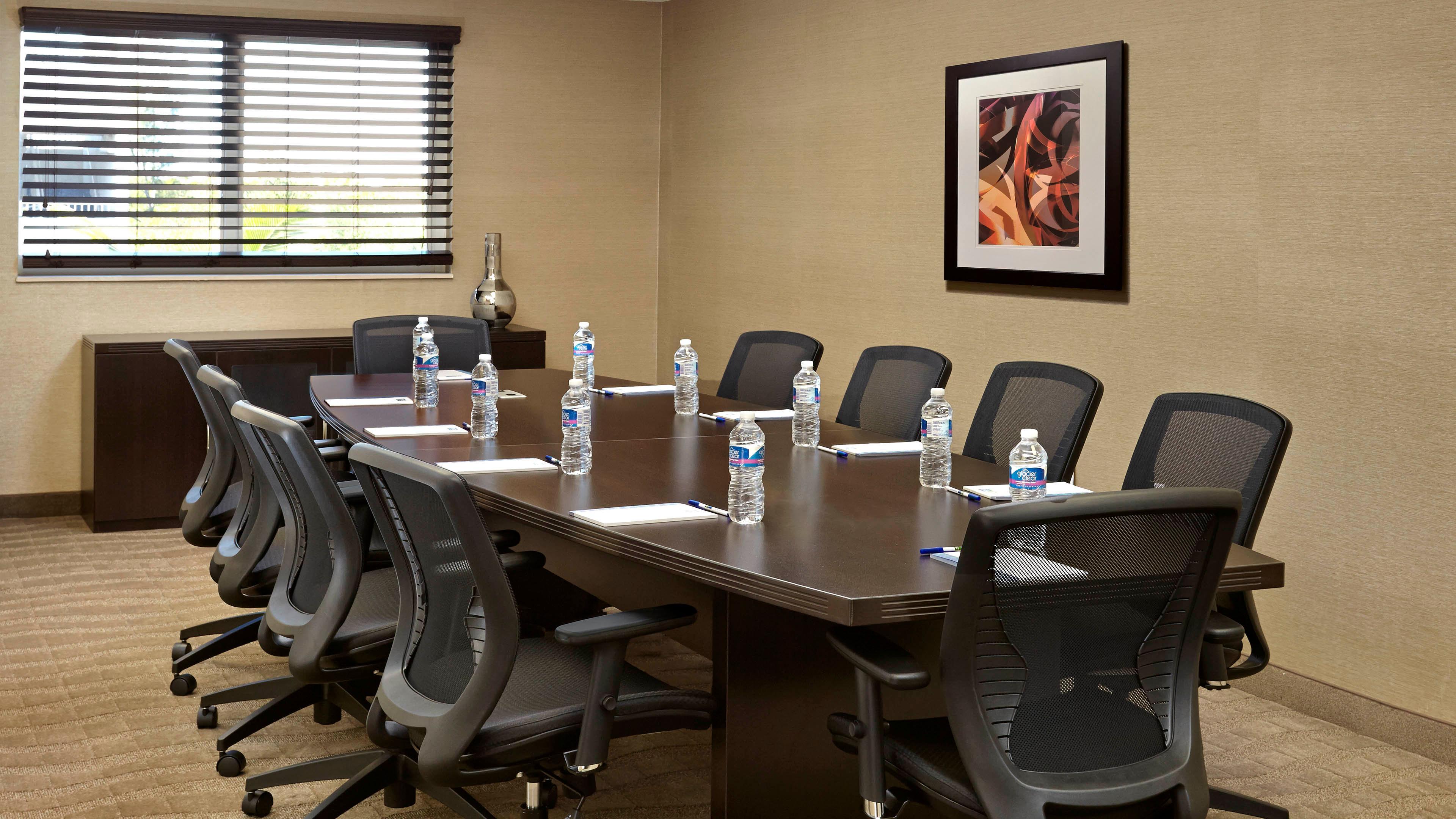Holiday Inn Express & Suites Naples Downtown - 5Th Avenue By Ihg Dış mekan fotoğraf