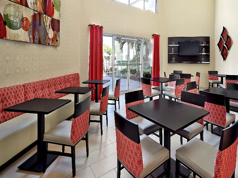 Holiday Inn Express & Suites Naples Downtown - 5Th Avenue By Ihg Dış mekan fotoğraf