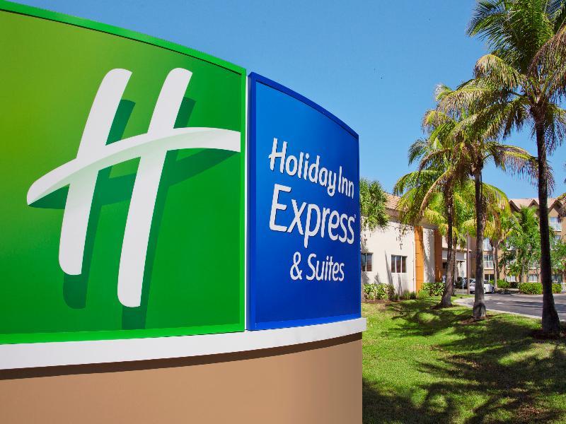 Holiday Inn Express & Suites Naples Downtown - 5Th Avenue By Ihg Dış mekan fotoğraf